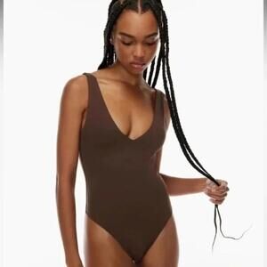 Aritzia Babaton Contour VNeck Bodysuit